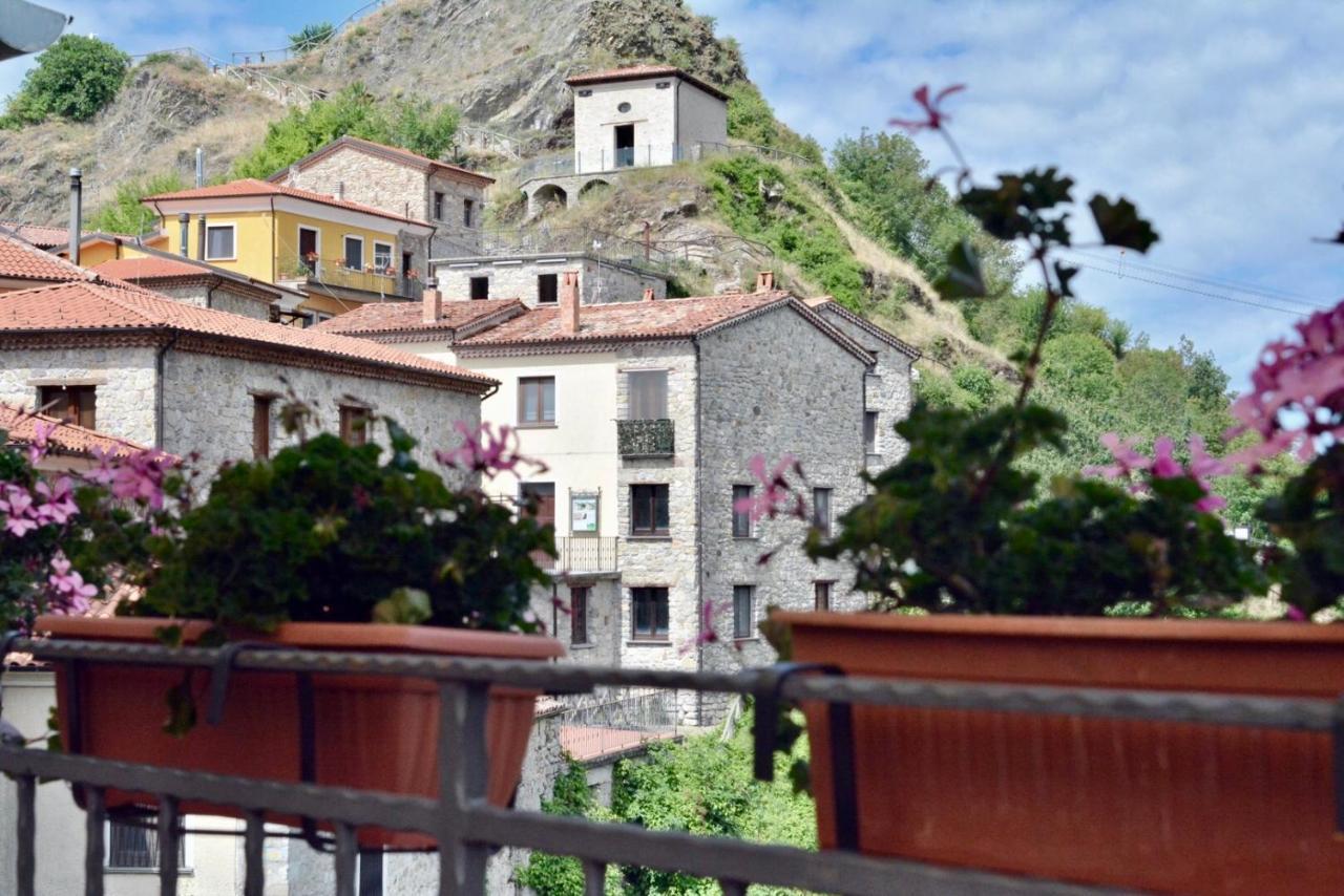 Borgo Manca Suite ซัสโซ ดิ กาสตัลโด ภายนอก รูปภาพ