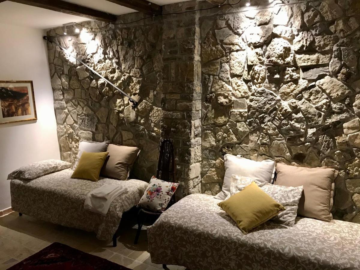 Borgo Manca Suite ซัสโซ ดิ กาสตัลโด ภายนอก รูปภาพ